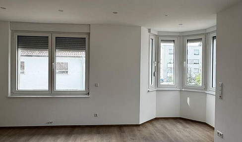 Charming 90 square meter apartment with a spacious terrace, located in a completely renovated multi-family building.