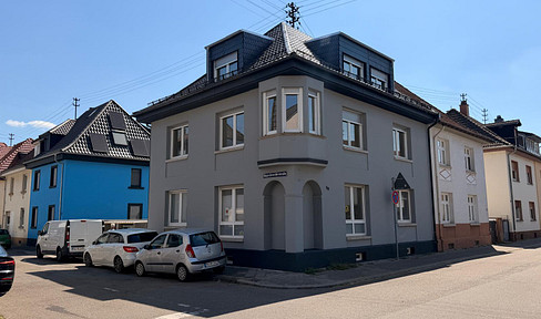 Kernsanierte 90-m²-Wohnung mit großzügiger Terrasse in vollständig saniertem Mehrfamilienhaus