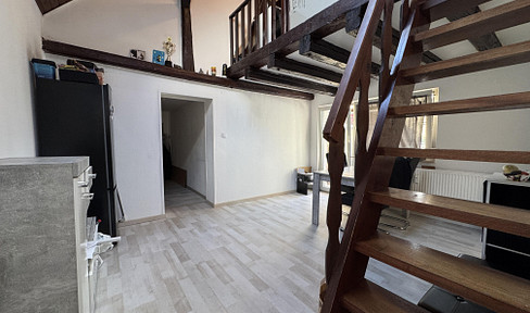 Spacious 3-room apartment with a loft-like feel, located in a quiet residential area of Sossenheim.