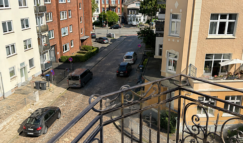 WG-geeignet, 3–4 Zi., 2 Balkone, Einbauküche & Wannenbad – ideal für Studenten