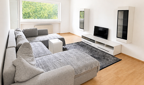 Helle, VOLLMÖBLIERTE 2,5-Zimmer-Wohnung mit KÜCHE und Balkon