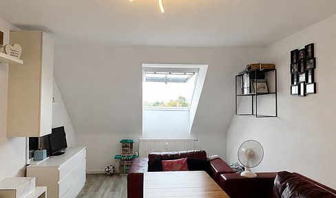 Bright 2-room apartment, 50 square meters, plus a garage, fitted kitchen, and additional usable space.