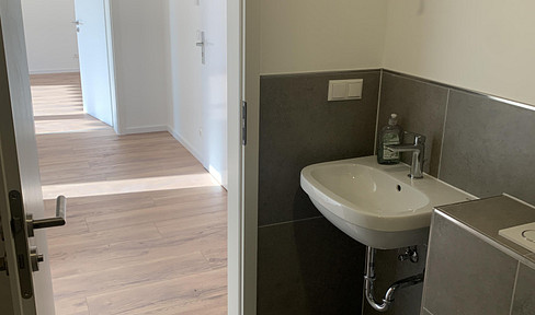 Bright 2-room apartment in Hattersheim – completely renovated, with a balcony and parking space.