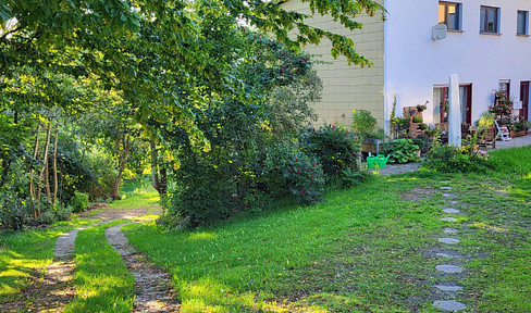 Commission-free: Renovated two-family house, 1,800 m² of natural land, ideal for families and hobbies.