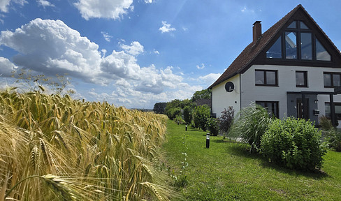 Refugium und Symbiose an der Soester Börde. Hinterm Garten nur Weite.