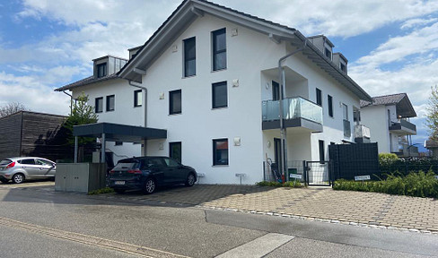 Hochwertige 4-Zimmer-Neubauwohnung mit 2 Balkonen, Aufzug & Stellplätzen An der Grenze zu Salzburg