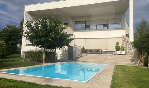 Luxury villa with a view of the Danube, near Linz.