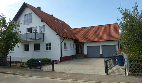 Excellent 5-room attic apartment, 130 square meters, 2 bathrooms, 350 square meters of garden, private garage, extensively renovated.