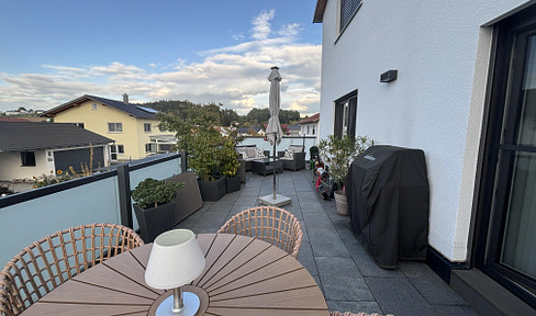Großzügige 3-Zimmer-Wohnung mit 27 m² Dachterrasse und Einbauküche in zentraler Lage von Bayerbach