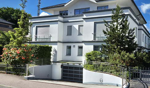 Luxury apartment in the center of Timmendorfer Strand, 3 rooms, 123 square meters, with a parking space in an underground garage.