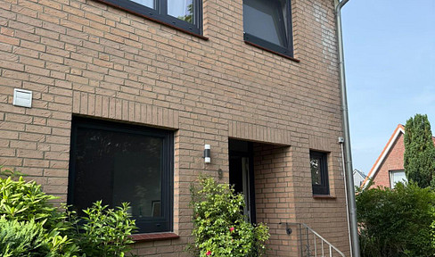 Renovated end-of-terrace house with a basement and converted attic.