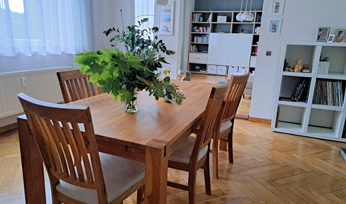 Erdgeschoß-Eigentumswohnung + ausbaubarem Dachgeschoß   **provisonsfrei**