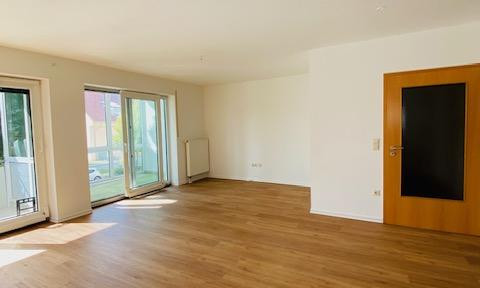 Bright 3-room apartment with a balcony, sunroom, and underground parking space.