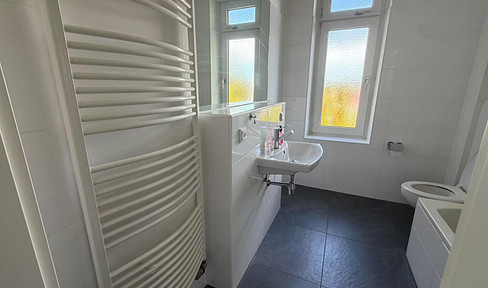 Wohnen mit Charme: 3-Zi.-Altbauwohnung mit Balkon in Hilden