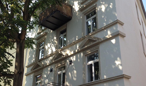 Bright 2-room apartment in a well-maintained pre-war building, located in a prime northern location.