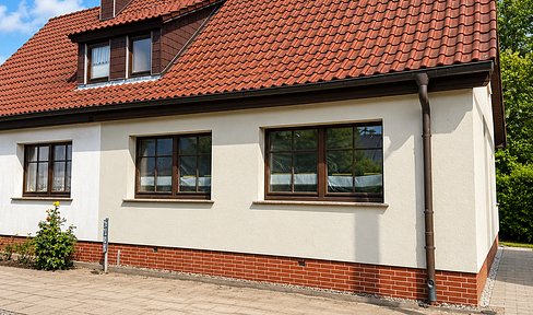 Newly renovated semi-detached house with a garage and workshop, located in the central area of Gingst, Rügen.