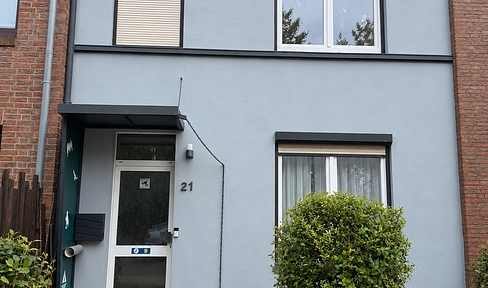 Modernized 5-room terraced house in Bremen-Hastedt, featuring a garden, terrace, and 2 bathrooms.