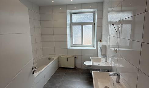 Kernsanierte 3 Zimmer Wohnung - WG geeignet