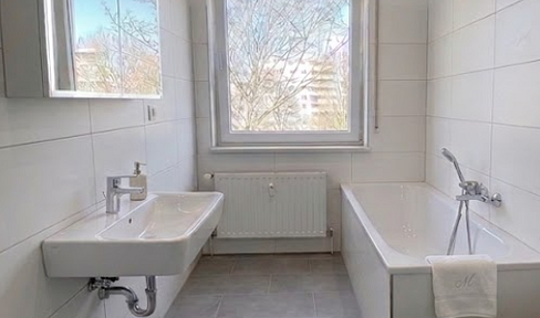 Renovated 4-room apartment with kitchen and sunny balcony.