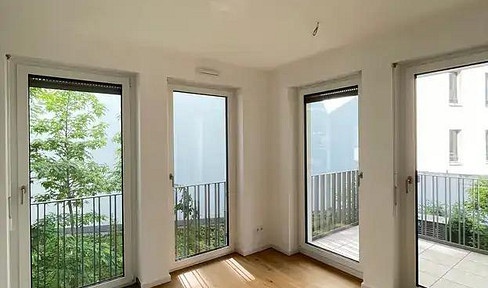 2-room apartment with terrace, Frankfurt, courtyard.