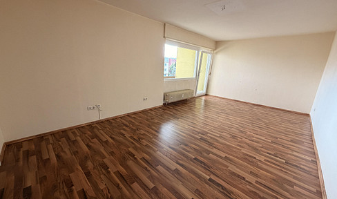 Renovierte, zentral und ruhig gelegene 2 Zimmer Wohnung im obersten Stockwerk
