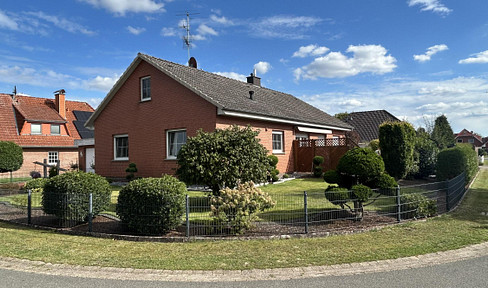 Well-maintained detached house in the Westen district of Dörverden, featuring a large garden, basement, and garage.
