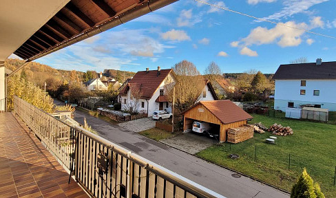 Sunny 4-room apartment with a south-facing balcony, a single garage, and a 250 square meter garden, located in Siegertshofen, Fischach.