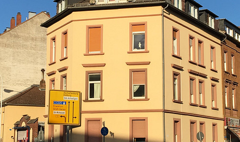 2-room apartment in a historic building, located in the Johannesviertel district.