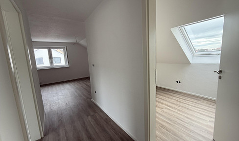 Stylish, completely renovated 1.5-room attic apartment in a central and quiet location in Eching.