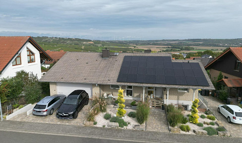 Zweifamilienhaus mit Weitblick und großem Garten