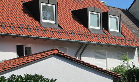 Munich-Solln: Large, semi-detached house/townhouse for rent, with 7 rooms, south-facing orientation, and located in a quiet area.