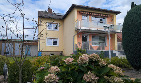 Spacious two-family house with 2 living areas, a garden, and plenty of space for the family.