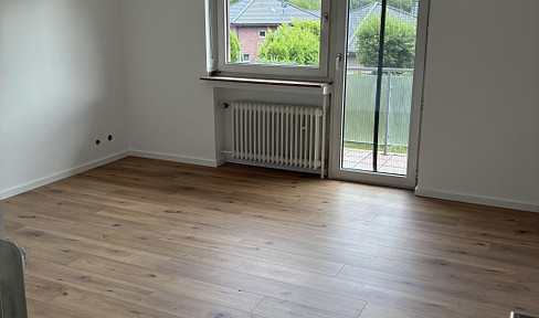 Beautiful, renovated 2-room apartment with a balcony.