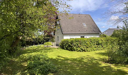 Quiet location with a large garden at the end of a cul-de-sac.