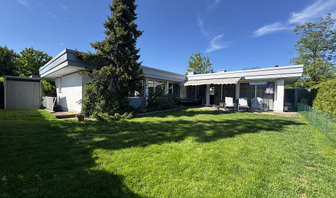 Attractive bungalow in a prime residential location in Krailling.