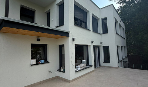 Exklusives Anwesen am Guggelensberg – Kernsaniert mit 3 Wohneinheiten