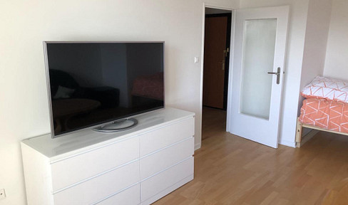 Sunny, fully furnished apartment with a south-facing balcony – Berlin, all-inclusive rental.