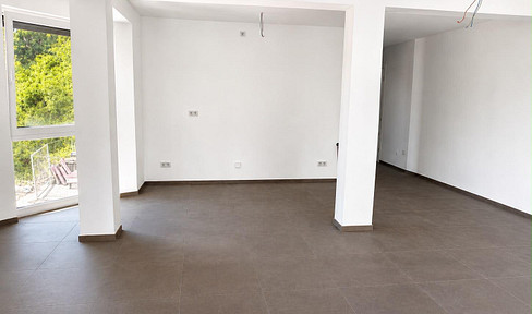Brand new, spacious 3-room apartment with balcony and underground parking space. (First occupancy).