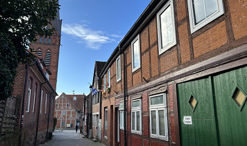 Multi-family house in a central and idyllic location in the old town, offering a 8.6% return on investment.