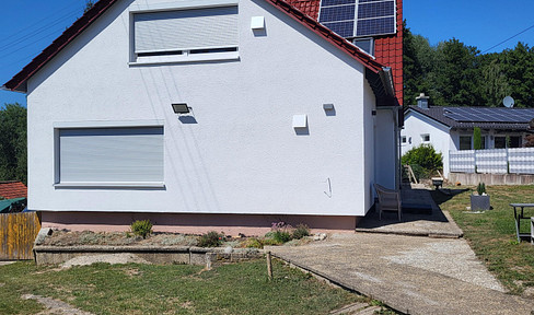 Completely renovated single-family house with a spacious garden, located in a quiet and conveniently accessible area.