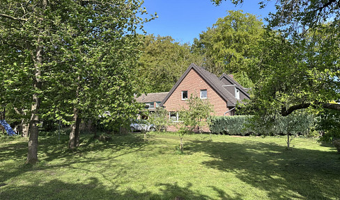 Pure nature in a secluded location – detached house with forest, panoramic views, and privacy.