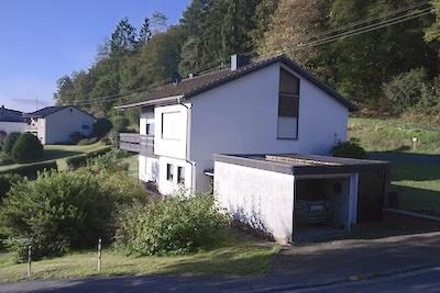 Ruhig am Waldrand gelegenes EFH mit Blick über BID-Wallau