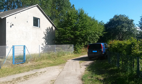 Baugrundstück mit Altbestand (ehem. Funktionsgebäude) für EFH+DH oder Tiny Häuser oder....