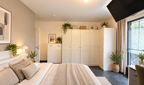 Düsseldorf-Rath: Spacious 3-room apartment with 2 balconies, located near the Aaper Wald (forest).