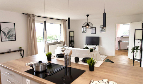 Exklusive, frisch renovierte 3-Zi-Whg mit neuer EBK, Balkon, Panoramablick und Hallenbad