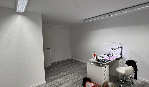 3 separate Gewerbeeinheiten ideal für Kosmetikstudio, Friseurladen, Massagesalon usw.
