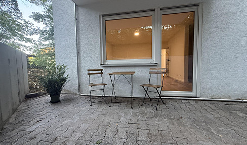 Modernly renovated ground-floor apartment with 2 bedrooms, a living room, and a kitchen, featuring a large terrace, located in the Betzenberg area.