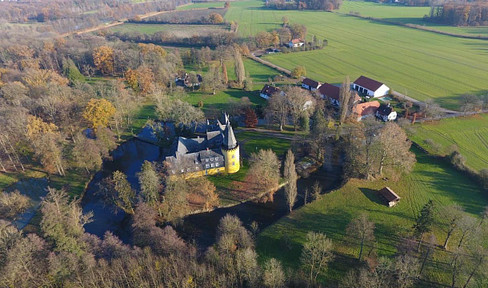 Idyllische Altbauwohnung mit Blick aufs Wasser