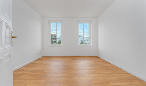 First occupancy after complete renovation: 2-room apartment in Berlin-Köpenick with a balcony.