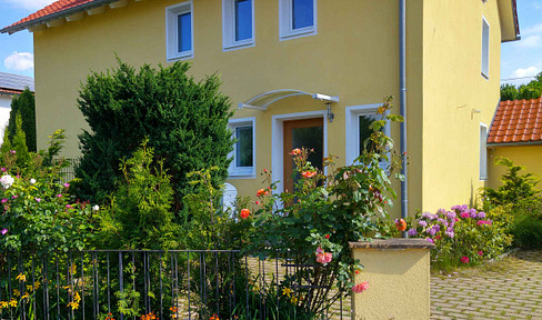 Living in the countryside: Sunny, cozy, thermally insulated apartment with garden and upscale furnishings